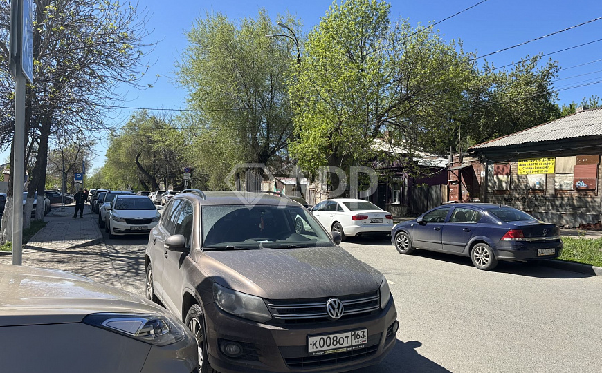 Склад с пандусом в центре городе и земельным участком, 400 м² фото