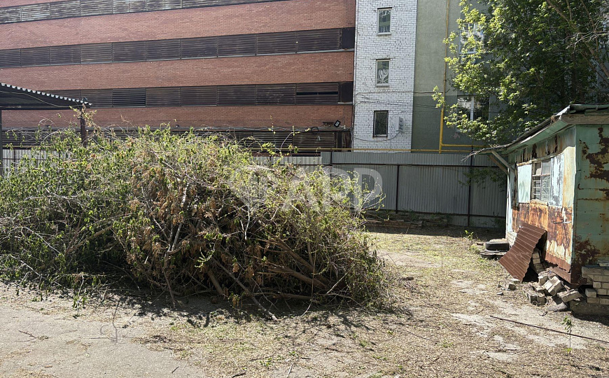 Склад с пандусом в центре городе и земельным участком, 400 м² фото