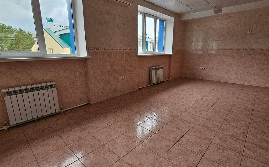 Отдельно стоящее здание 966 м² фото