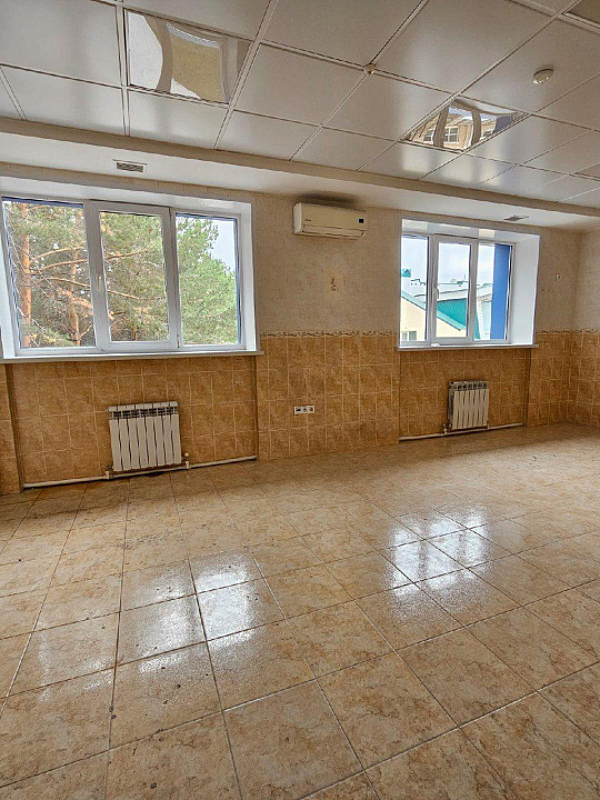 Отдельно стоящее здание 966 м² фото