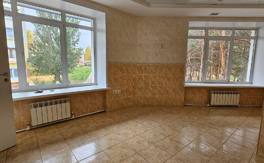 Отдельно стоящее здание 966 м² фото