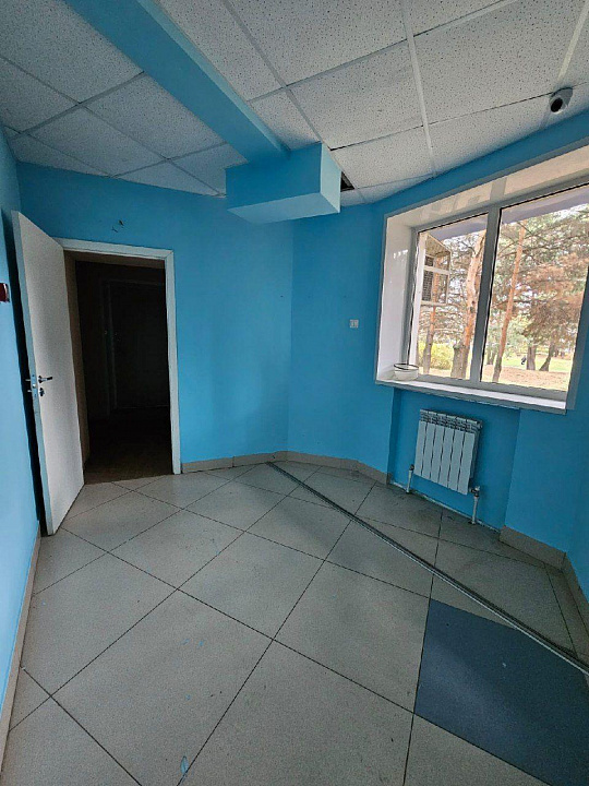 Отдельно стоящее здание 966 м² фото
