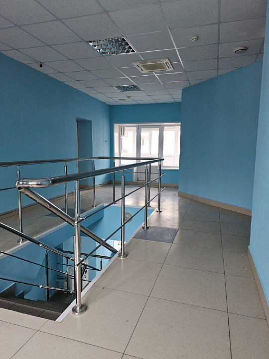 Отдельно стоящее здание 966 м² фото