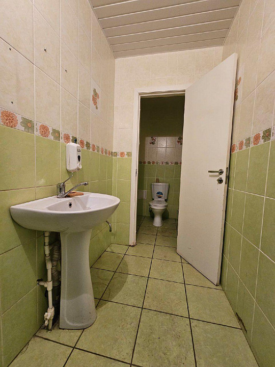 Отдельно стоящее здание 966 м² фото