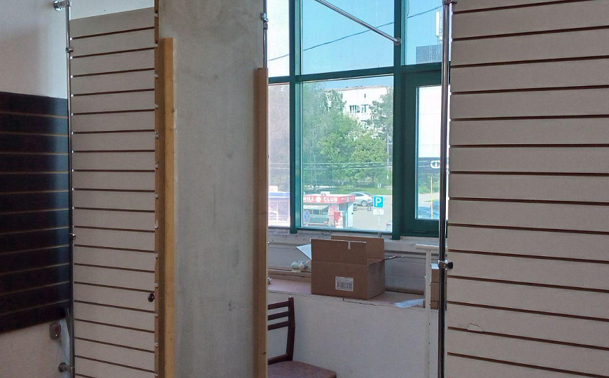 Сдается в аренду торговое помещение в торговом центре, 21 м² фото