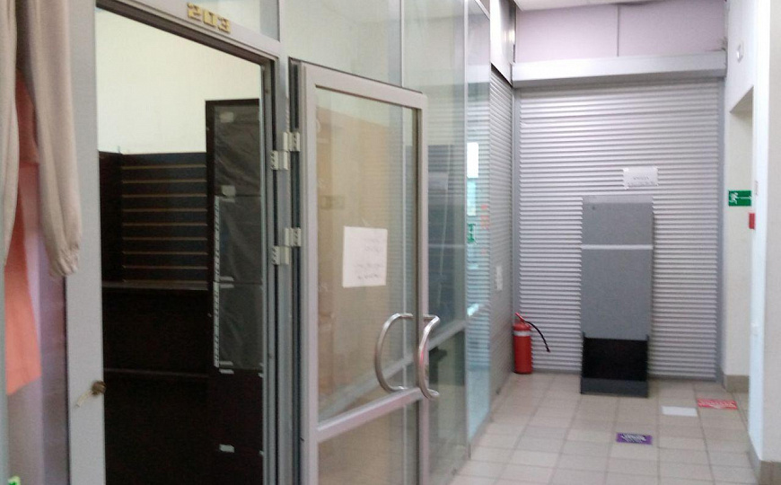 Сдается в аренду торговое помещение в торговом центре, 21 м² фото
