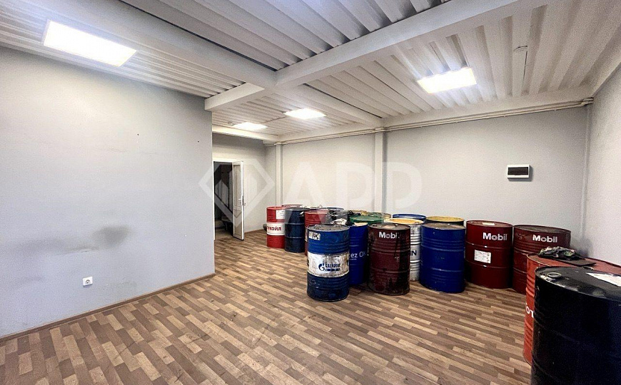 Купить производство с кран балкой, 888.8 м² фото