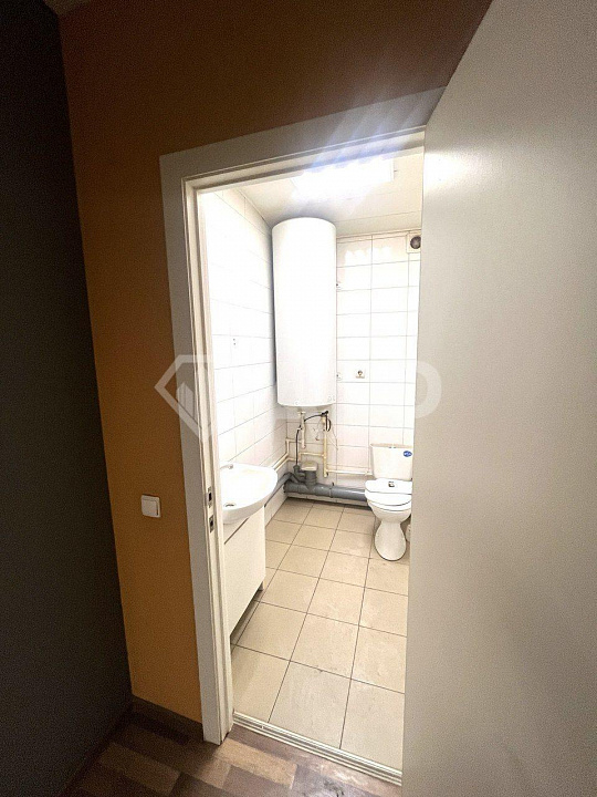 Купить производство с кран балкой, 888.8 м² фото