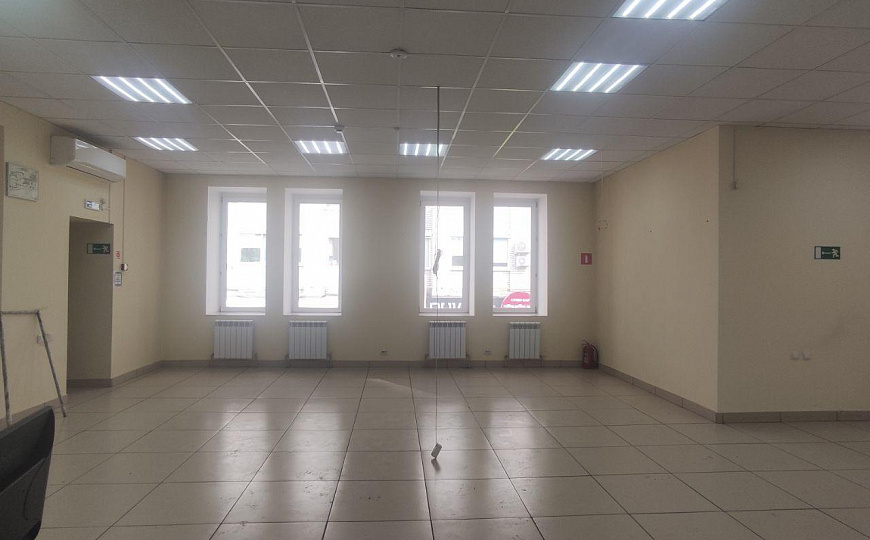 Помещение рядом с Солнечным рынком на трафике, 200 м2 фото