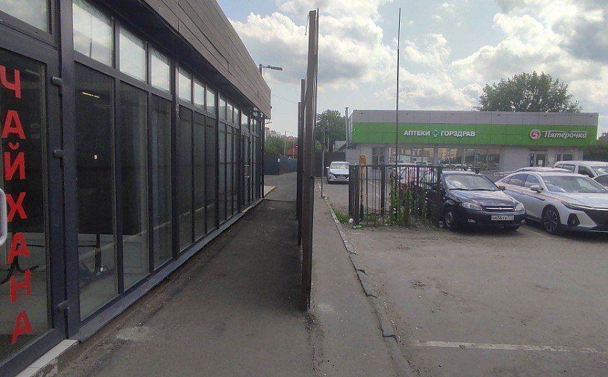 Сдам отдельно стоящее здание под медцентр или продуктовый магазин. фото