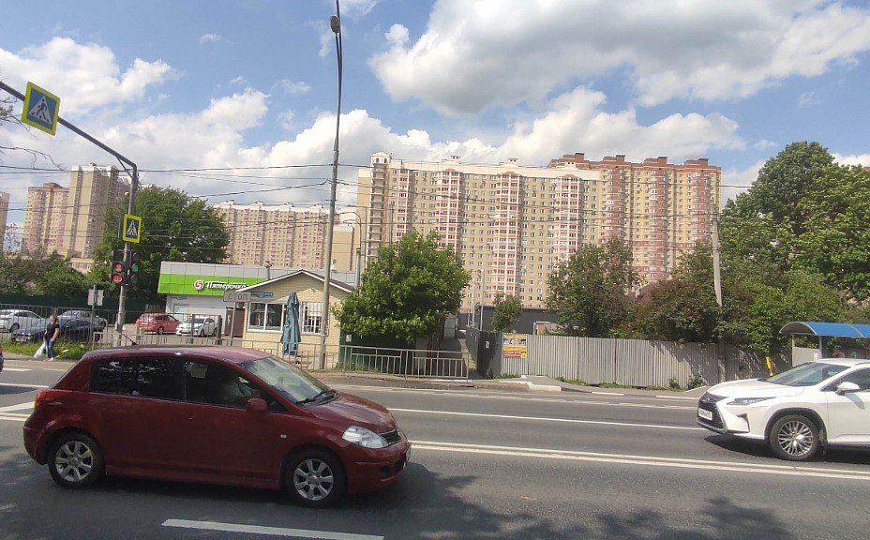 Сдам отдельно стоящее здание под медцентр или продуктовый магазин. фото