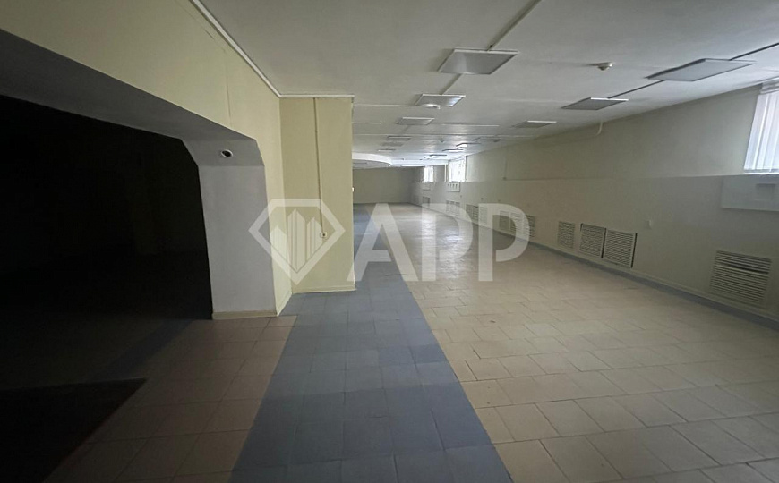 Продам помещение свободного назначения в цокольном этаже, 353,3 м² фото
