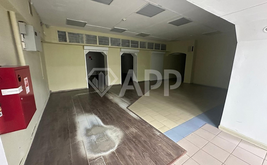 Продам помещение свободного назначения в цокольном этаже, 353,3 м² фото