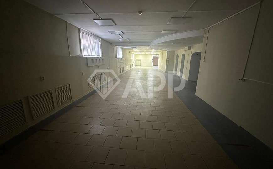 Продам помещение свободного назначения в цокольном этаже, 353,3 м² фото