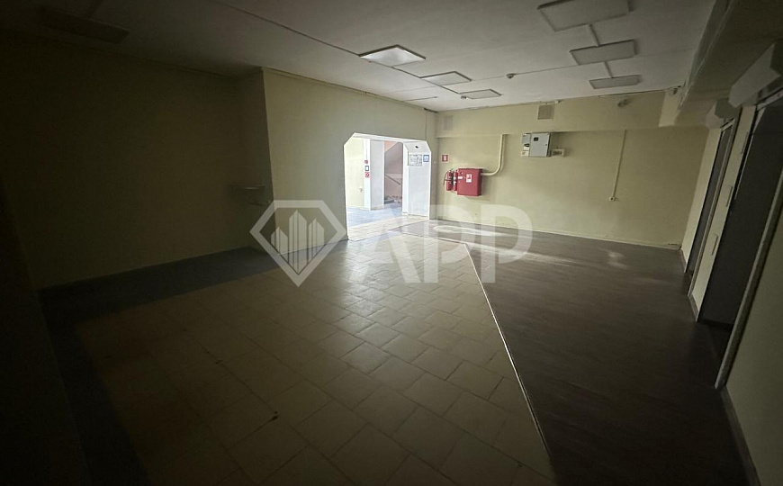 Продам помещение свободного назначения в цокольном этаже, 353,3 м² фото