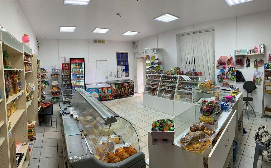 Сдаётся торговое помещение, 90 м²  фото