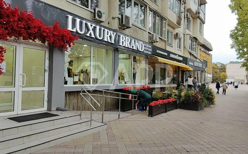 Сдам торговое помещение, 81 м² фото