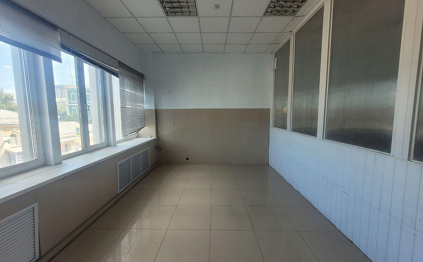 Свободного назначения. Район Технопарка.  680 м2 фото