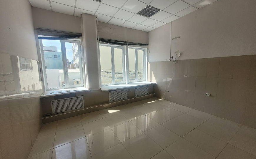 Свободного назначения. Район Технопарка.  680 м2 фото