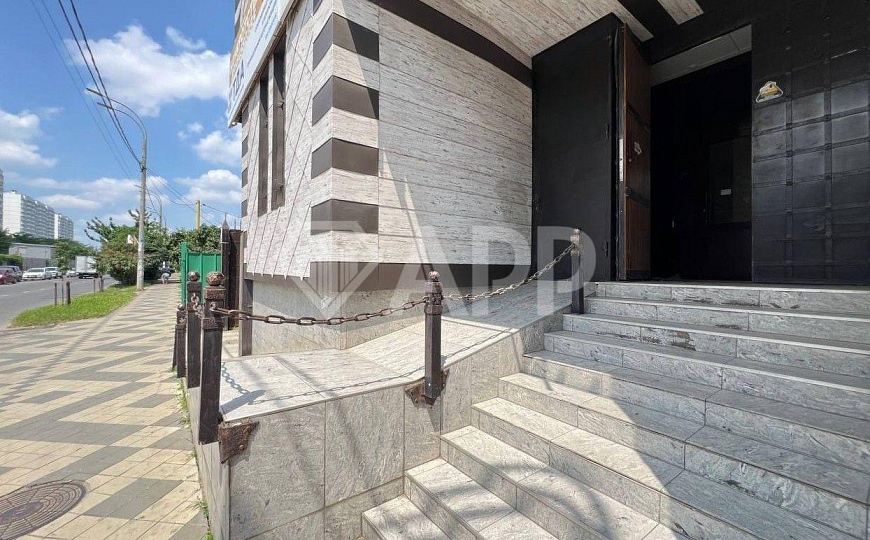 Сдаю торговое помещение, 151 м² фото