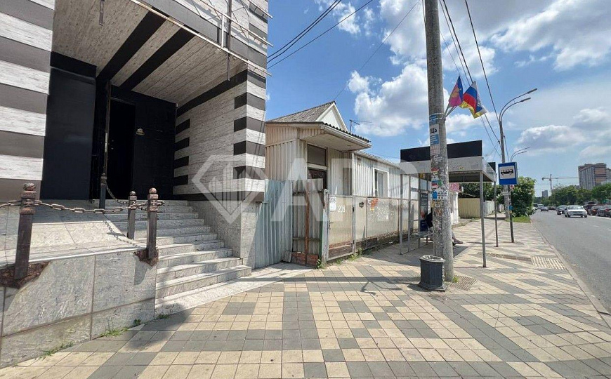 Сдаю торговое помещение, 151 м² фото