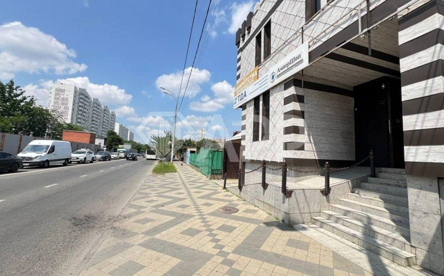 Сдаю торговое помещение, 151 м² фото