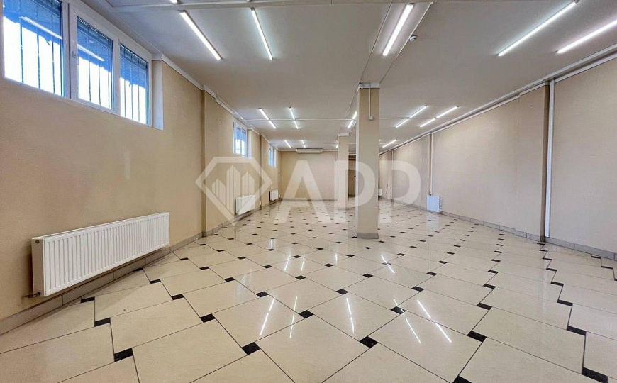 Сдаю торговое помещение, 151 м² фото