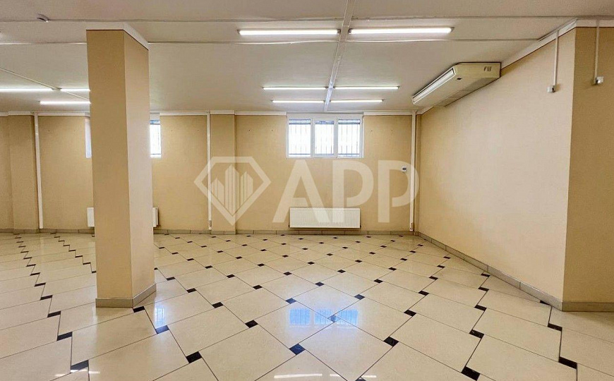 Сдаю торговое помещение, 151 м² фото
