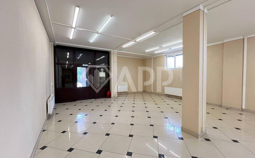 Сдаю торговое помещение, 151 м² фото