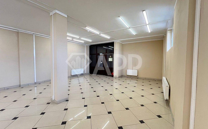 Сдаю торговое помещение, 151 м² фото