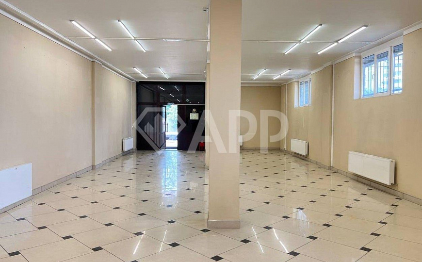 Сдаю торговое помещение, 151 м² фото