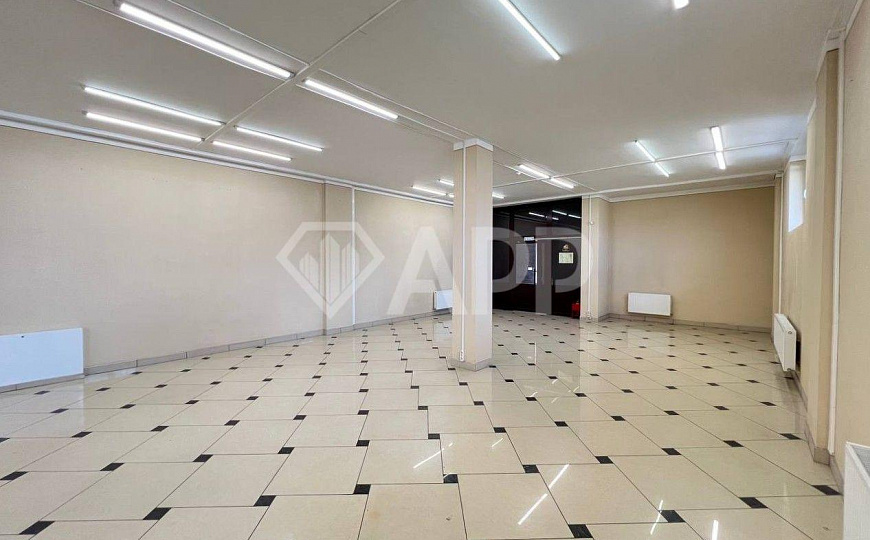 Сдаю торговое помещение, 151 м² фото