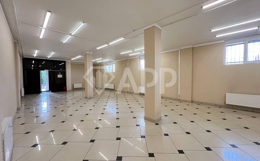 Сдаю торговое помещение, 151 м² фото