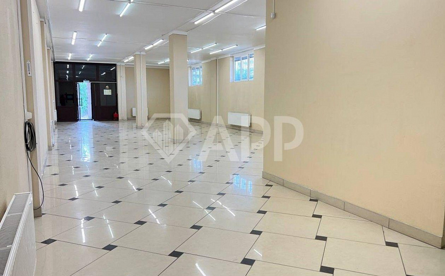 Сдаю торговое помещение, 151 м² фото