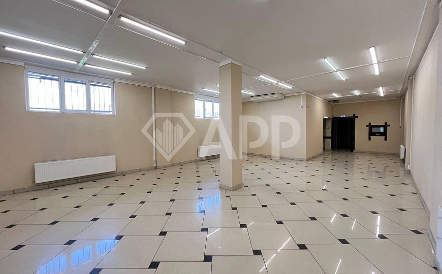 Сдаю торговое помещение, 151 м² фото