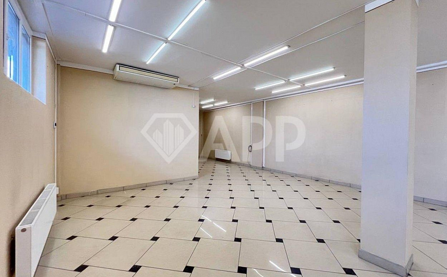 Сдаю торговое помещение, 151 м² фото