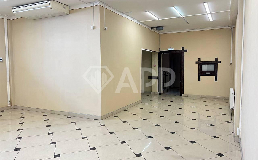 Сдаю торговое помещение, 151 м² фото