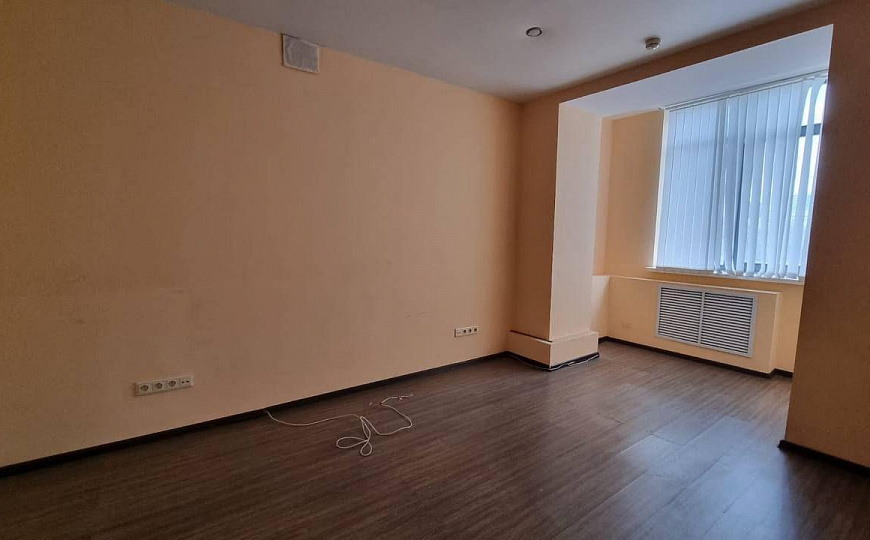 Офис 106 м² в центе города фото