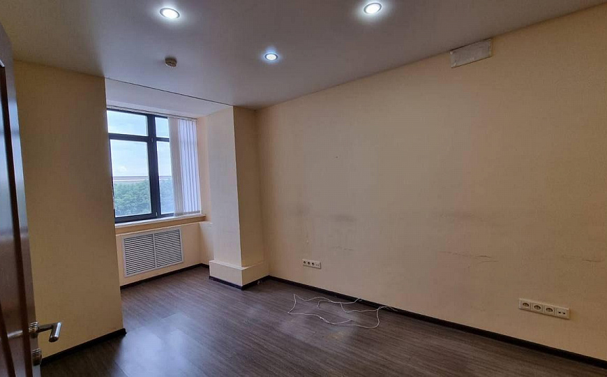 Офис 106 м² в центе города фото