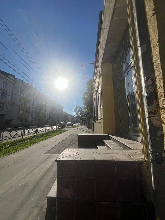 Помещение свободного назначения 102 м2 на первой линии фото