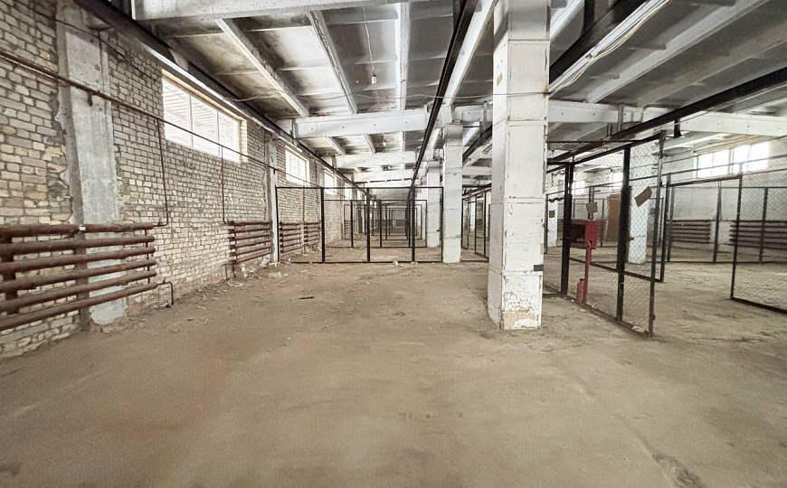 Теплый склад с пандусом 1 076 м² в Сургуте фото