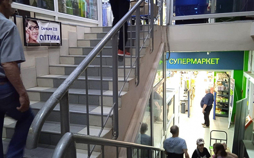 Помещение свободного назначения 1200 м² фото