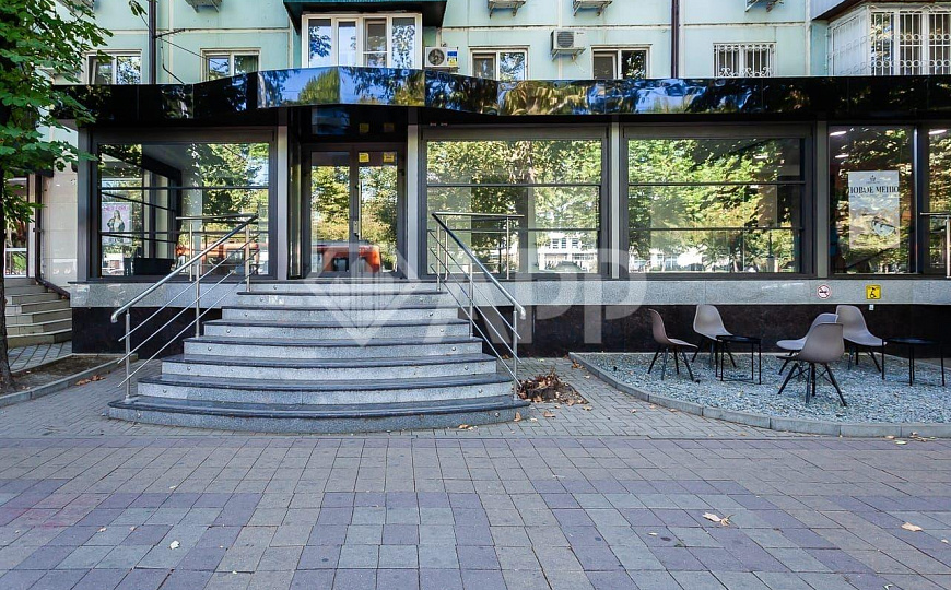 Сдам торговое помещение, 130 м² фото