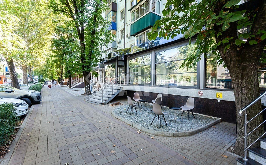 Сдам торговое помещение, 130 м² фото