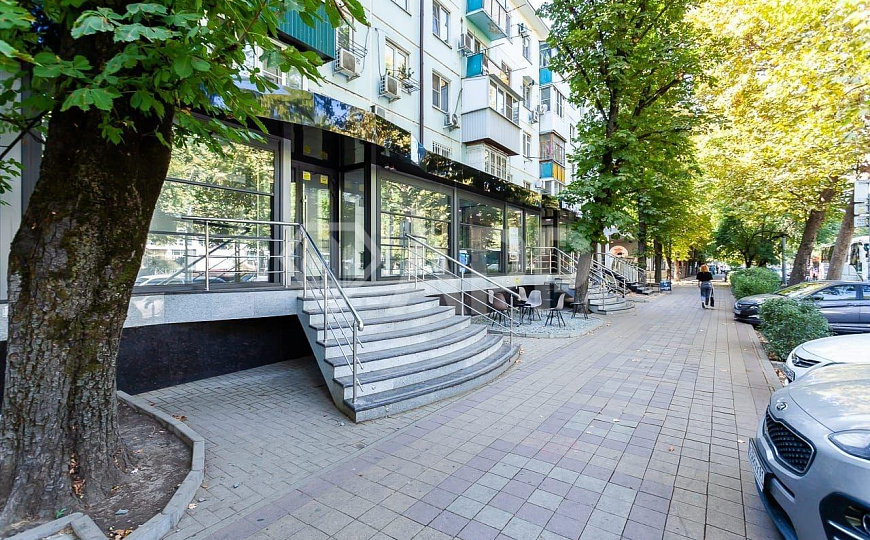 Сдам торговое помещение, 130 м² фото