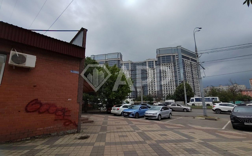 Сдам торговое помещение  240 м² фото