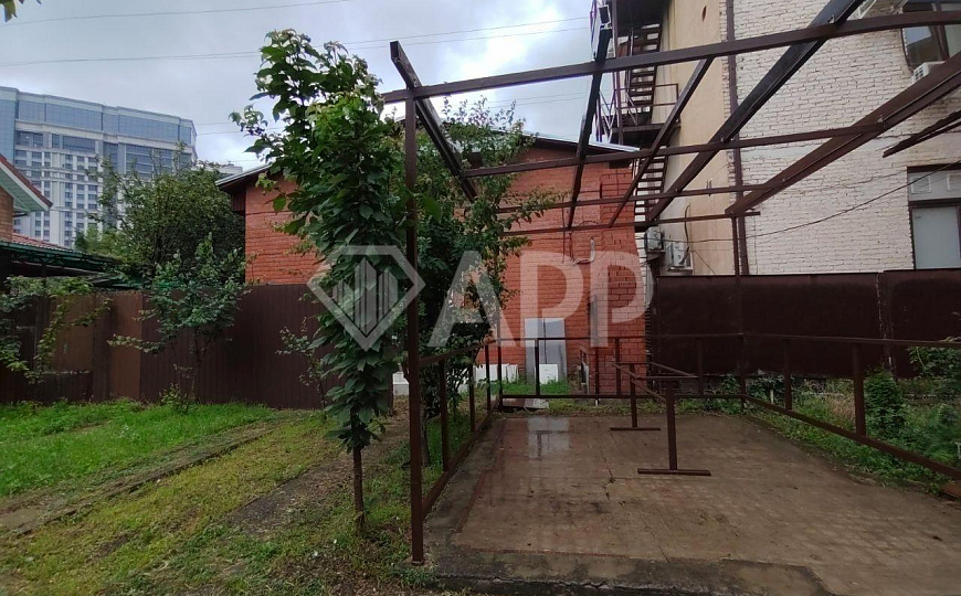Сдам торговое помещение  240 м² фото