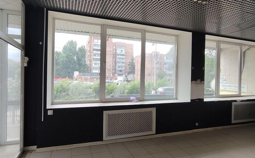 Двухэтажное помещение свободного назначения 490 м² на первой линии фото