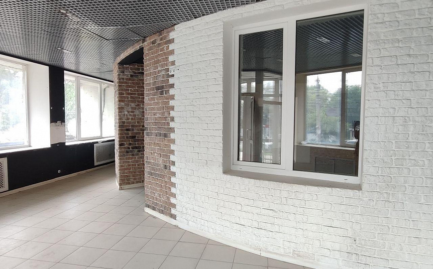 Двухэтажное помещение свободного назначения 490 м² на первой линии фото