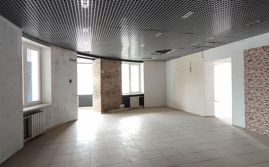 Двухэтажное помещение свободного назначения 490 м² на первой линии фото